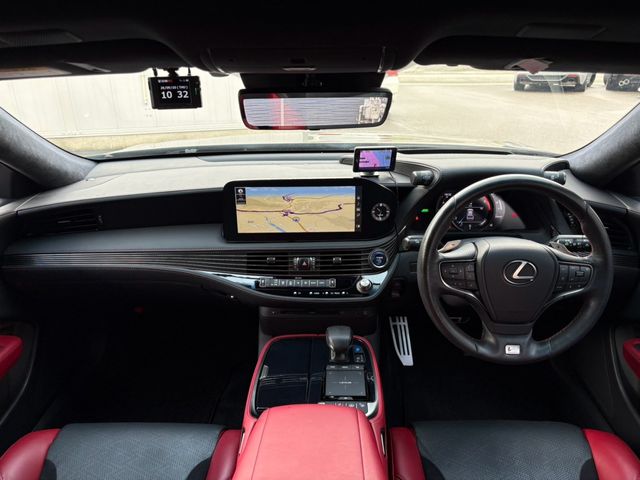LEXUS LS500h 4WD