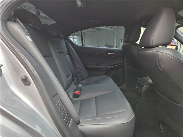 LEXUS IS300h