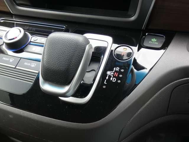 FREED plus HYBRID 4WD