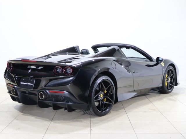 FERRARI F8 Spider