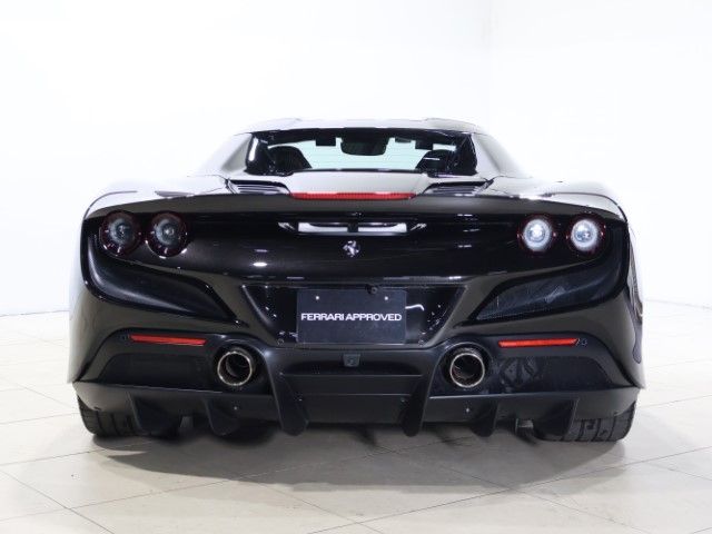 FERRARI F8 Spider