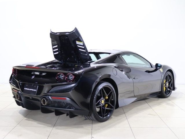 FERRARI F8 Spider
