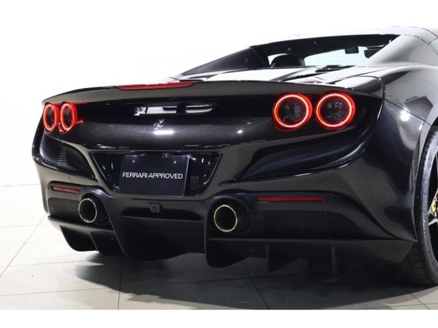 FERRARI F8 Spider