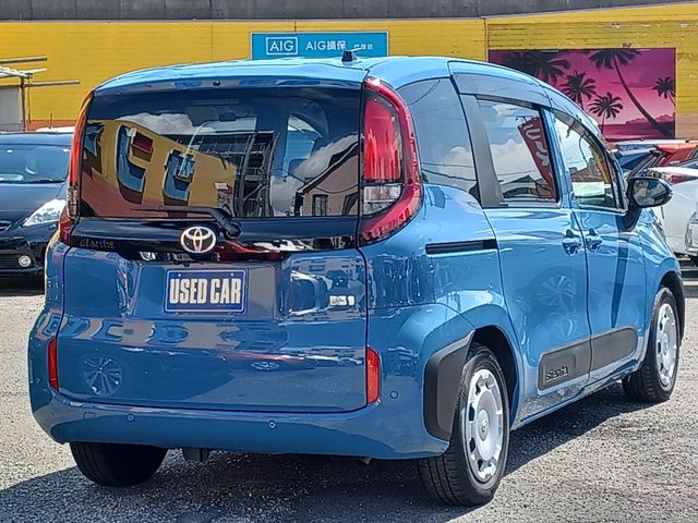 SIENTA HYBRID