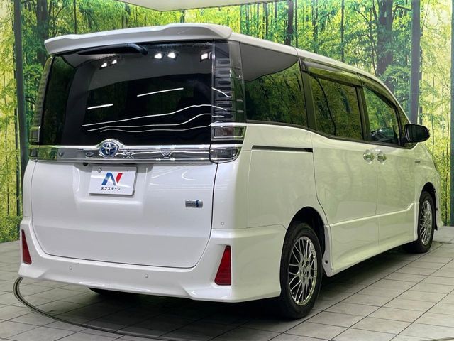 VOXY HYBRID