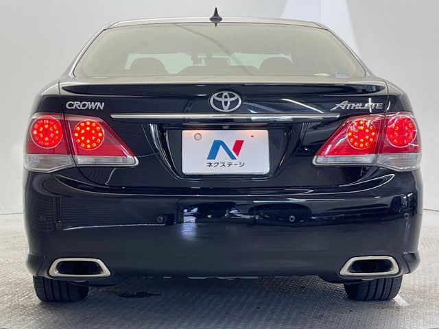 CROWN sedan