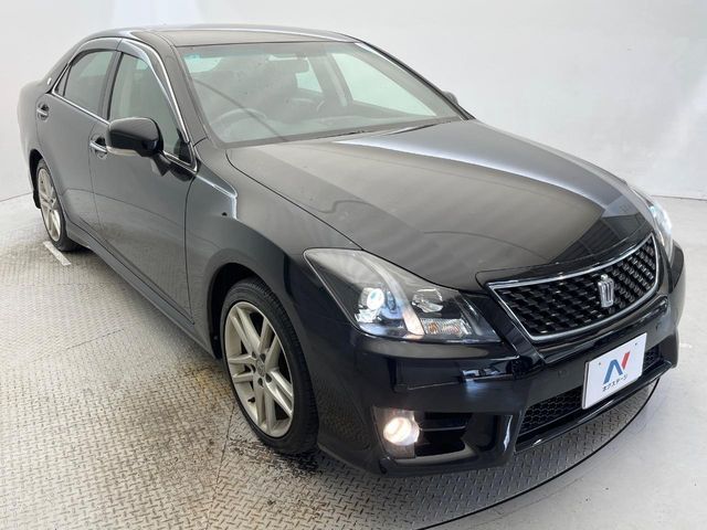 CROWN sedan