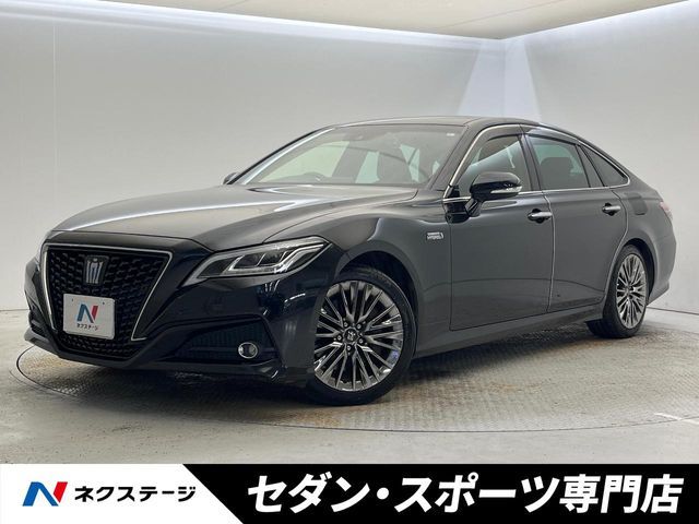CROWN sedan hybrid
