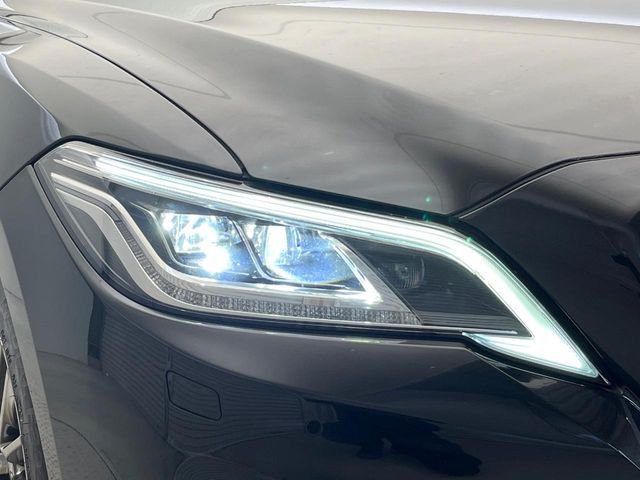 CROWN sedan hybrid