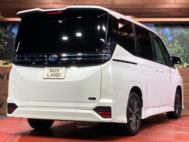 VOXY HYBRID