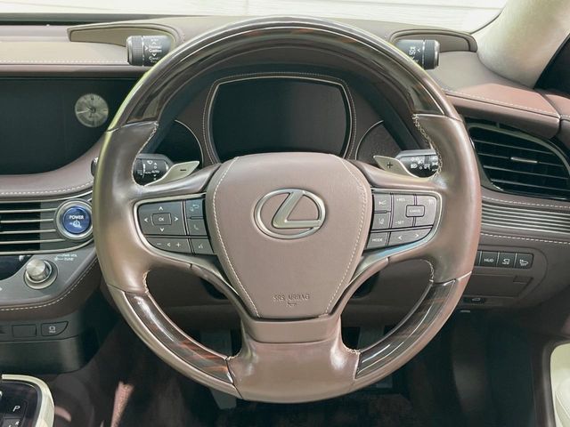 LEXUS LS500h 4WD