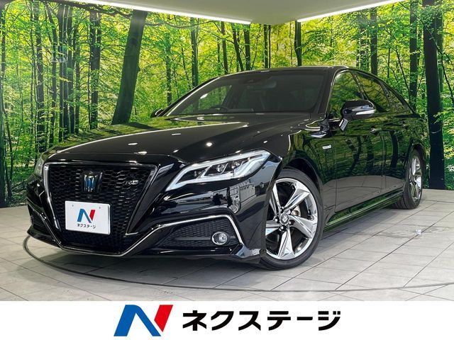 CROWN sedan hybrid