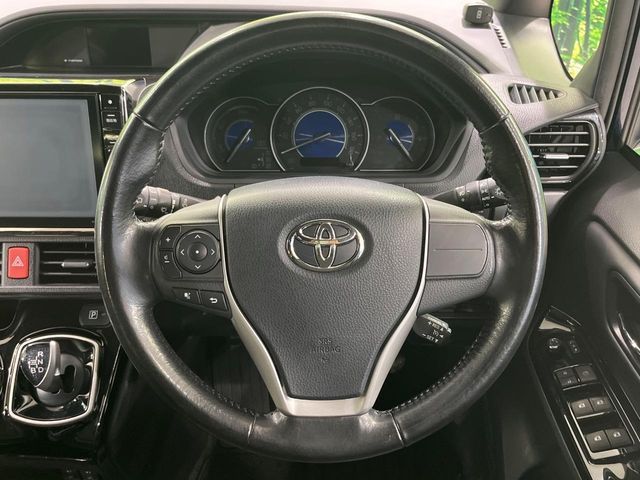 VOXY HYBRID