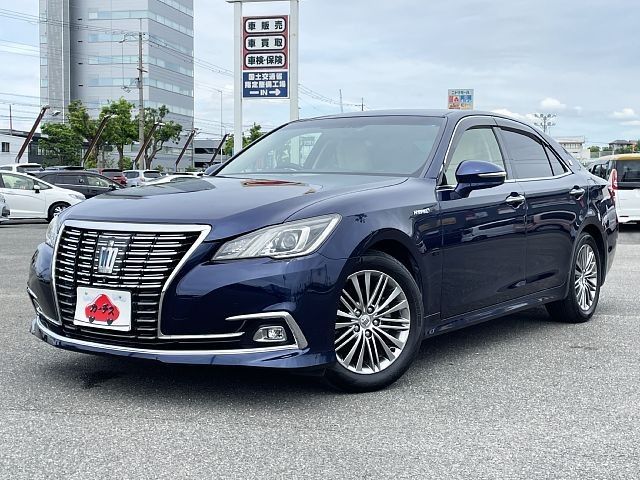 CROWN sedan hybrid