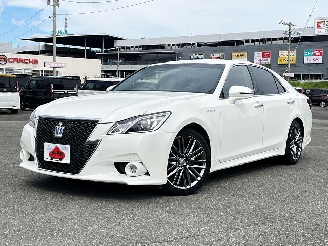 CROWN sedan hybrid