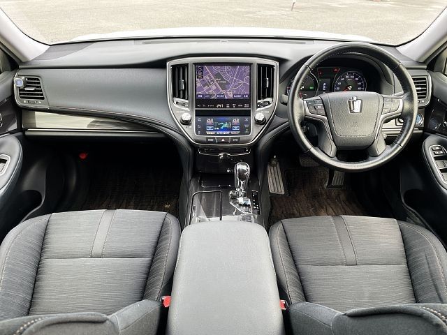 CROWN sedan hybrid