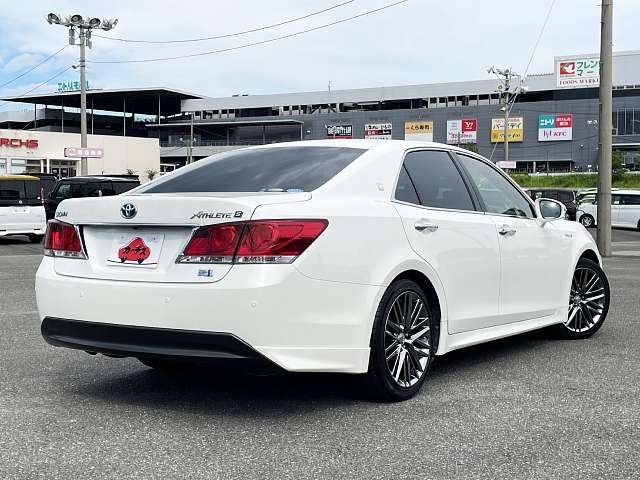 CROWN sedan hybrid
