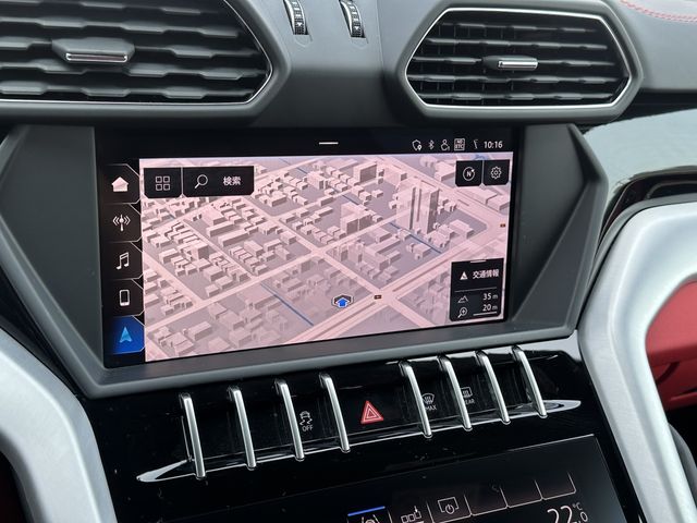 LAMBORGHINI URUS