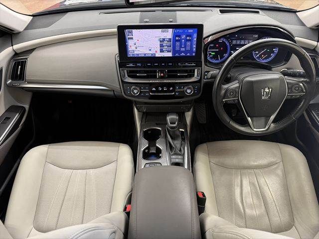 CROWN sedan hybrid
