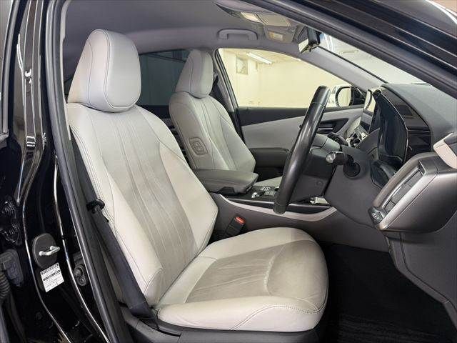 CROWN sedan hybrid