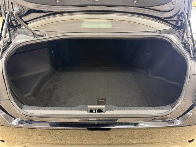 CROWN sedan hybrid