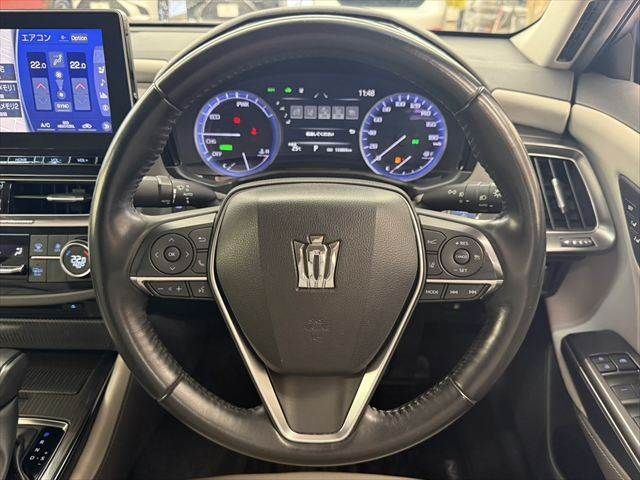 CROWN sedan hybrid