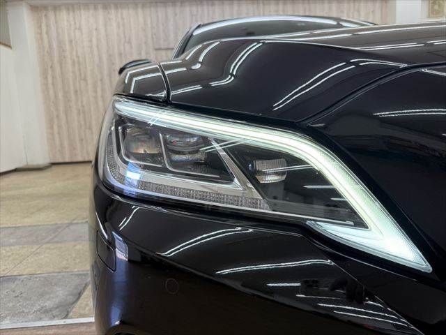CROWN sedan hybrid