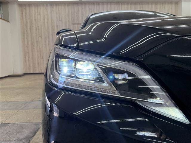 CROWN sedan hybrid