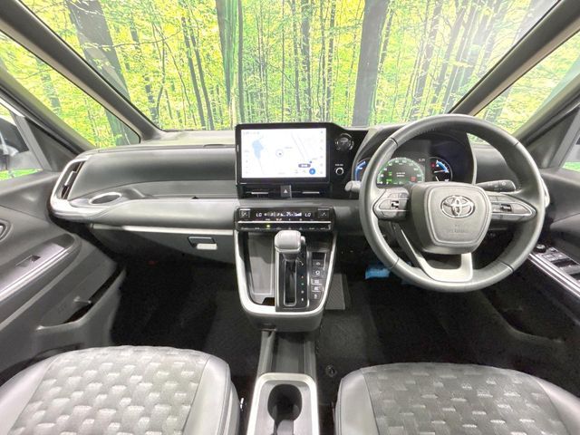 VOXY HYBRID
