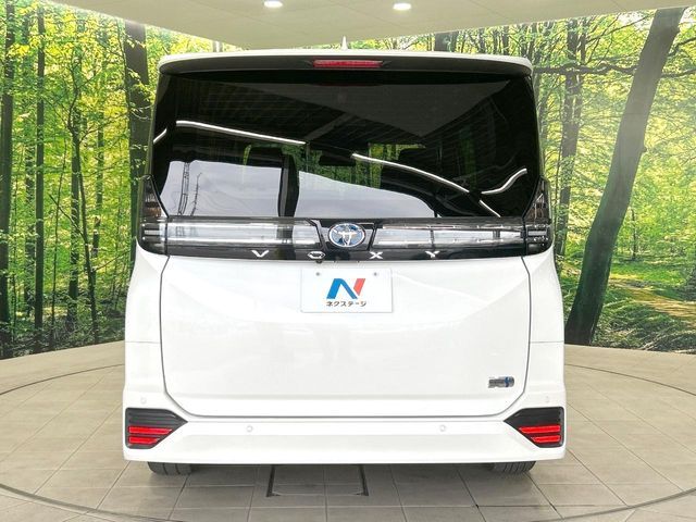 VOXY HYBRID