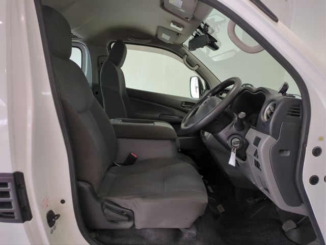NV350 CARAVAN WAGON