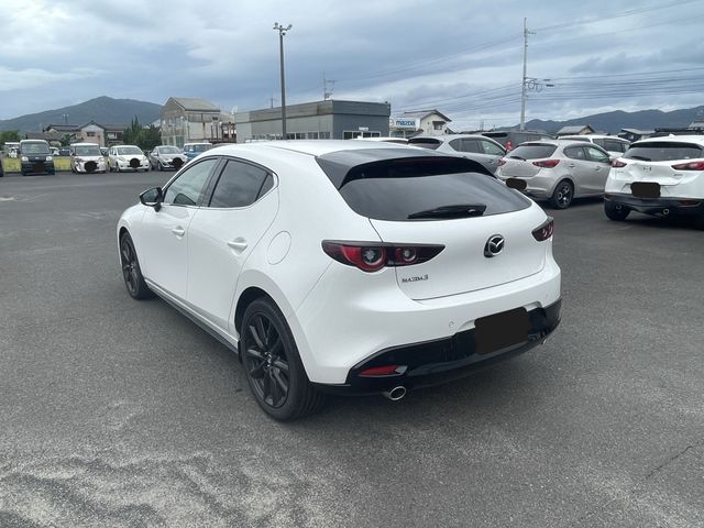 MAZDA3 FASTBACK