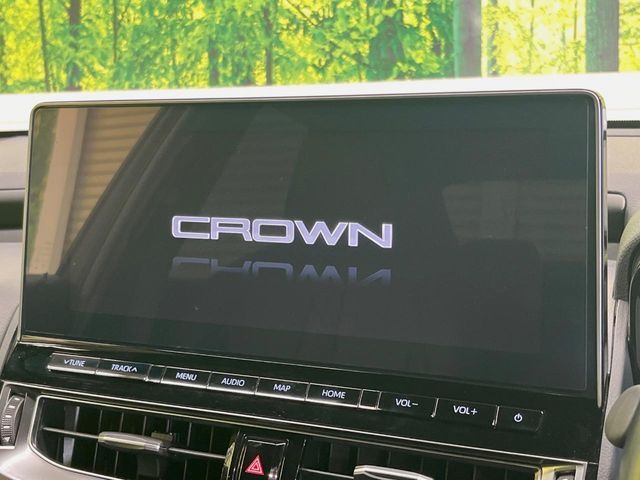 CROWN sedan hybrid