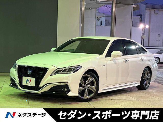 CROWN sedan hybrid