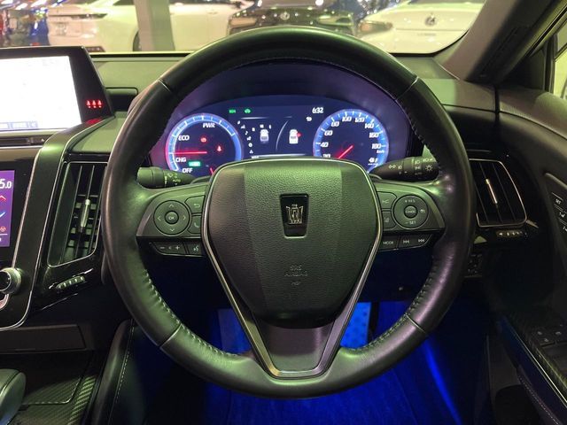 CROWN sedan hybrid
