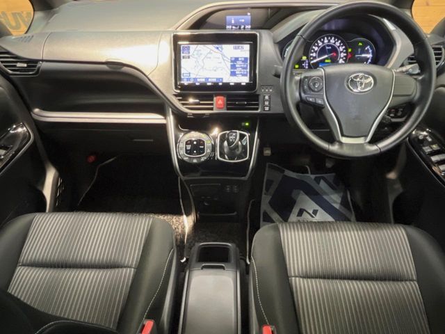 VOXY HYBRID