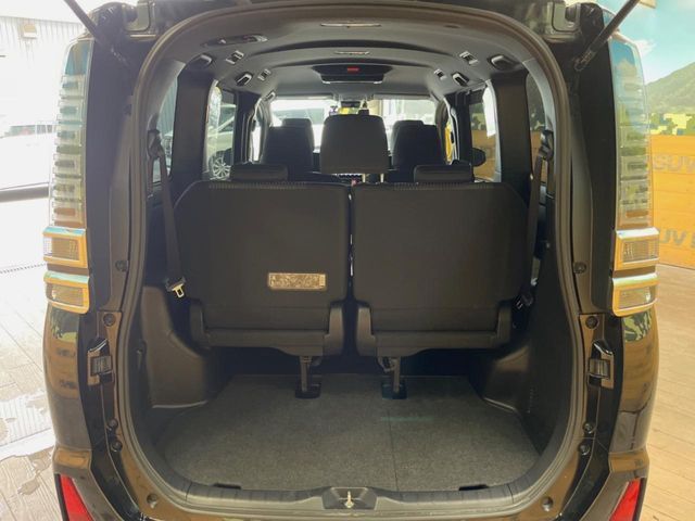 VOXY HYBRID