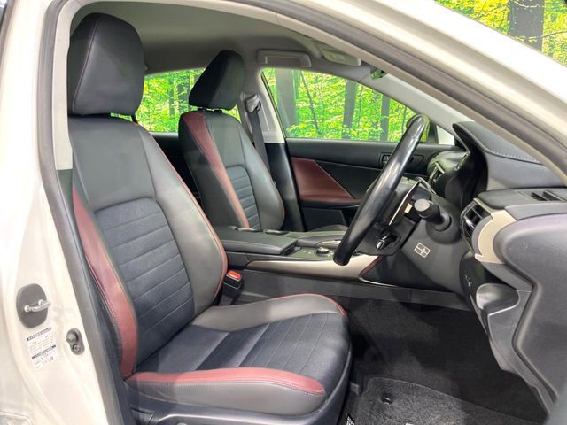 LEXUS IS300h