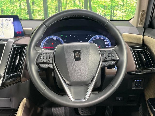 CROWN sedan hybrid 4WD