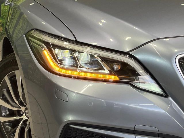 CROWN sedan hybrid 4WD