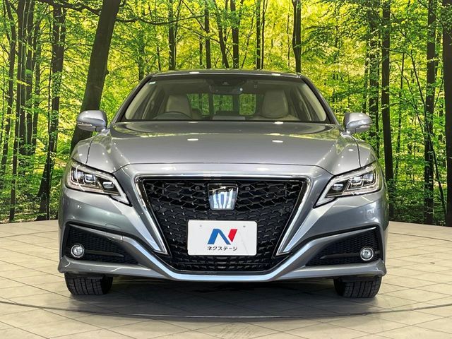 CROWN sedan hybrid 4WD