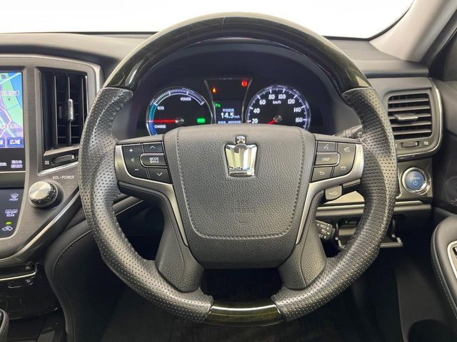 CROWN sedan hybrid