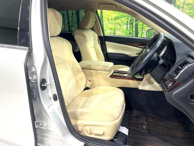 CROWN sedan 4WD