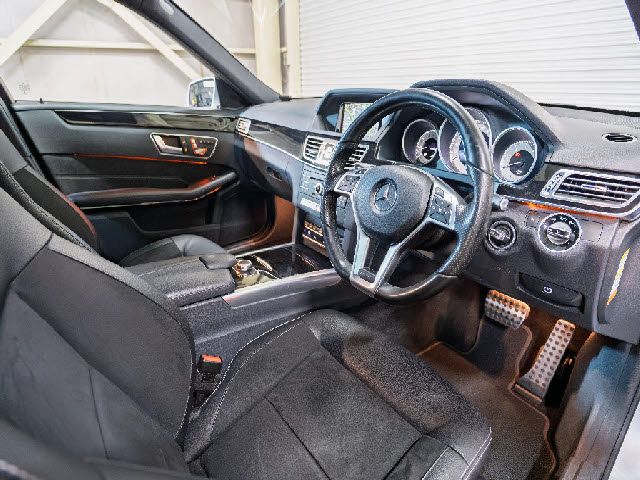 MERCEDES BENZ E class sedan