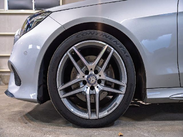 MERCEDES BENZ E class sedan