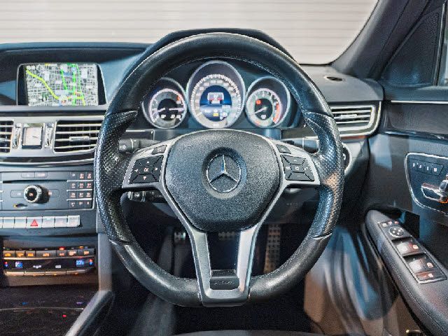 MERCEDES BENZ E class sedan