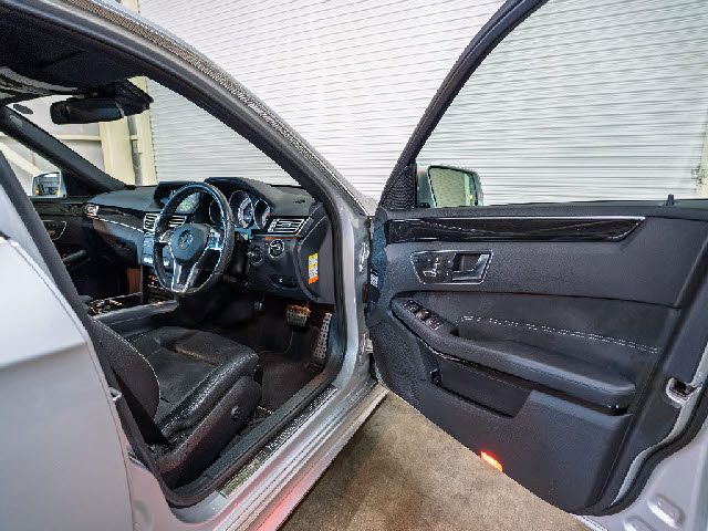 MERCEDES BENZ E class sedan