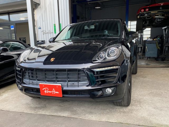 PORSCHE Macan