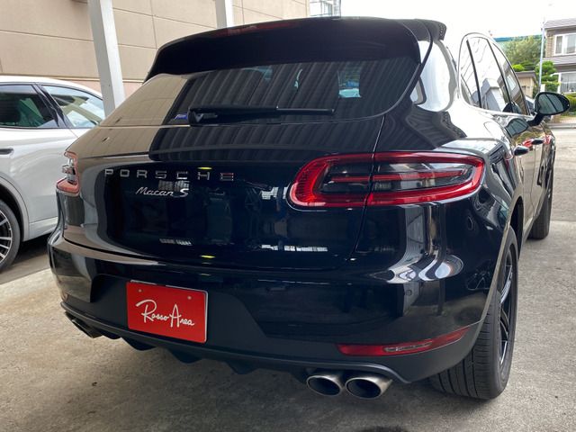 PORSCHE Macan