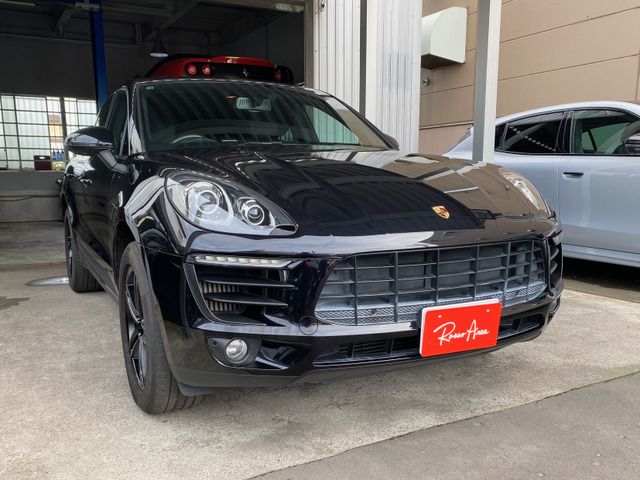 PORSCHE Macan
